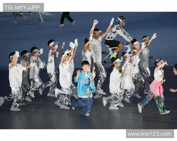 杭州街舞队在运动街舞比赛中荣获第二名展现出色实力与团队精神