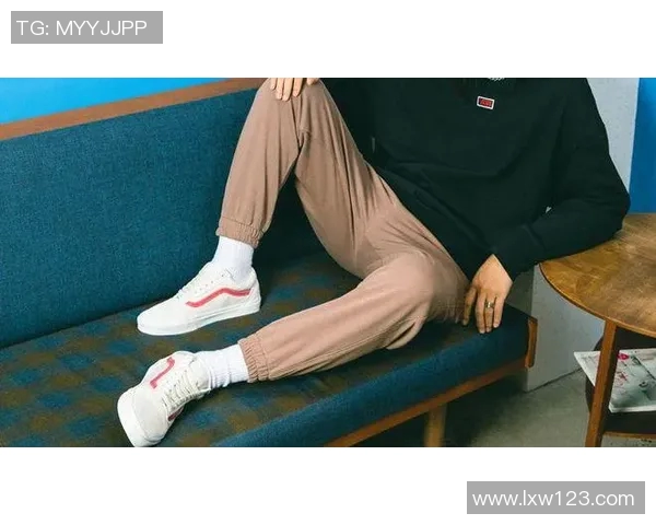 滑板运动热潮席卷南京滑板队引领节奏变革与体育新风尚 滑板运动热潮席卷南京滑板队引领节奏变革与体育新风尚