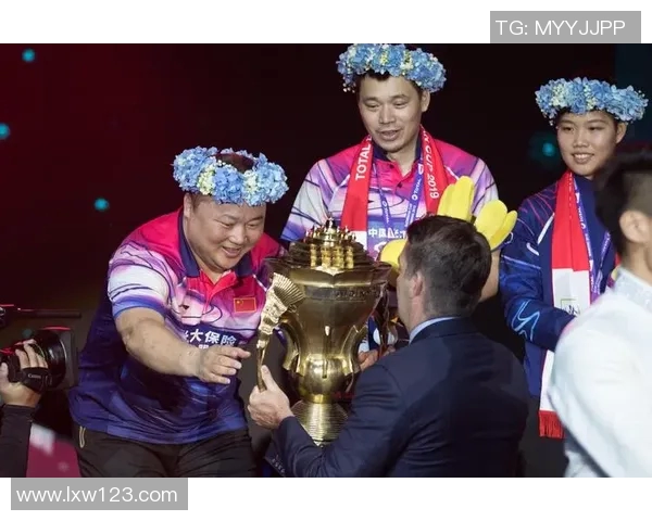 赛后复盘上海羽毛球队与成都羽毛球队的精彩对决与经验分享 赛后复盘上海羽毛球队与成都羽毛球队的精彩对决与经验分享